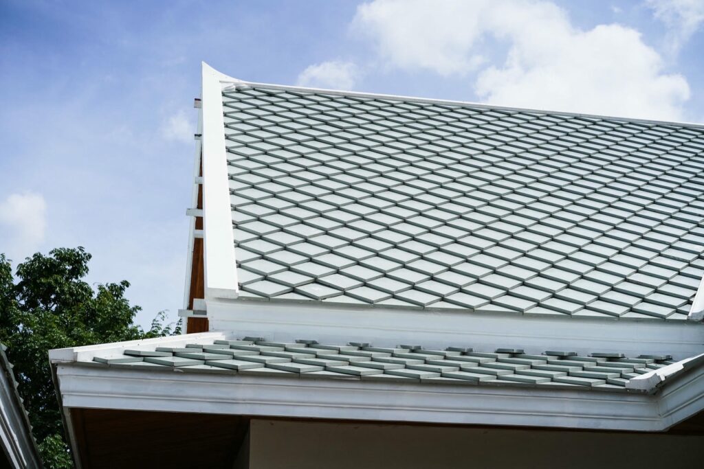 Impact of Weather Conditions on Roof Lifespan